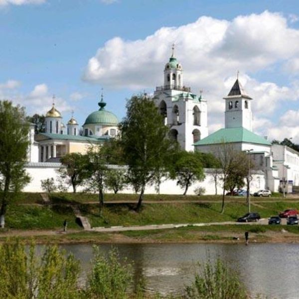 По историческому центру города Ярославля